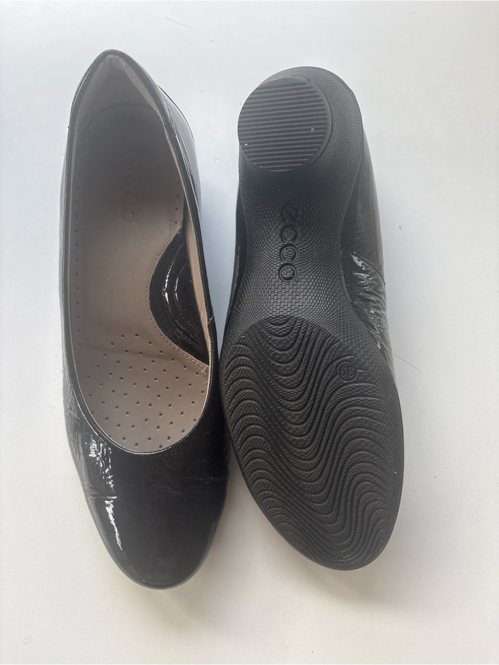 Ecco Black Patent Leather Women's Ballet Flats